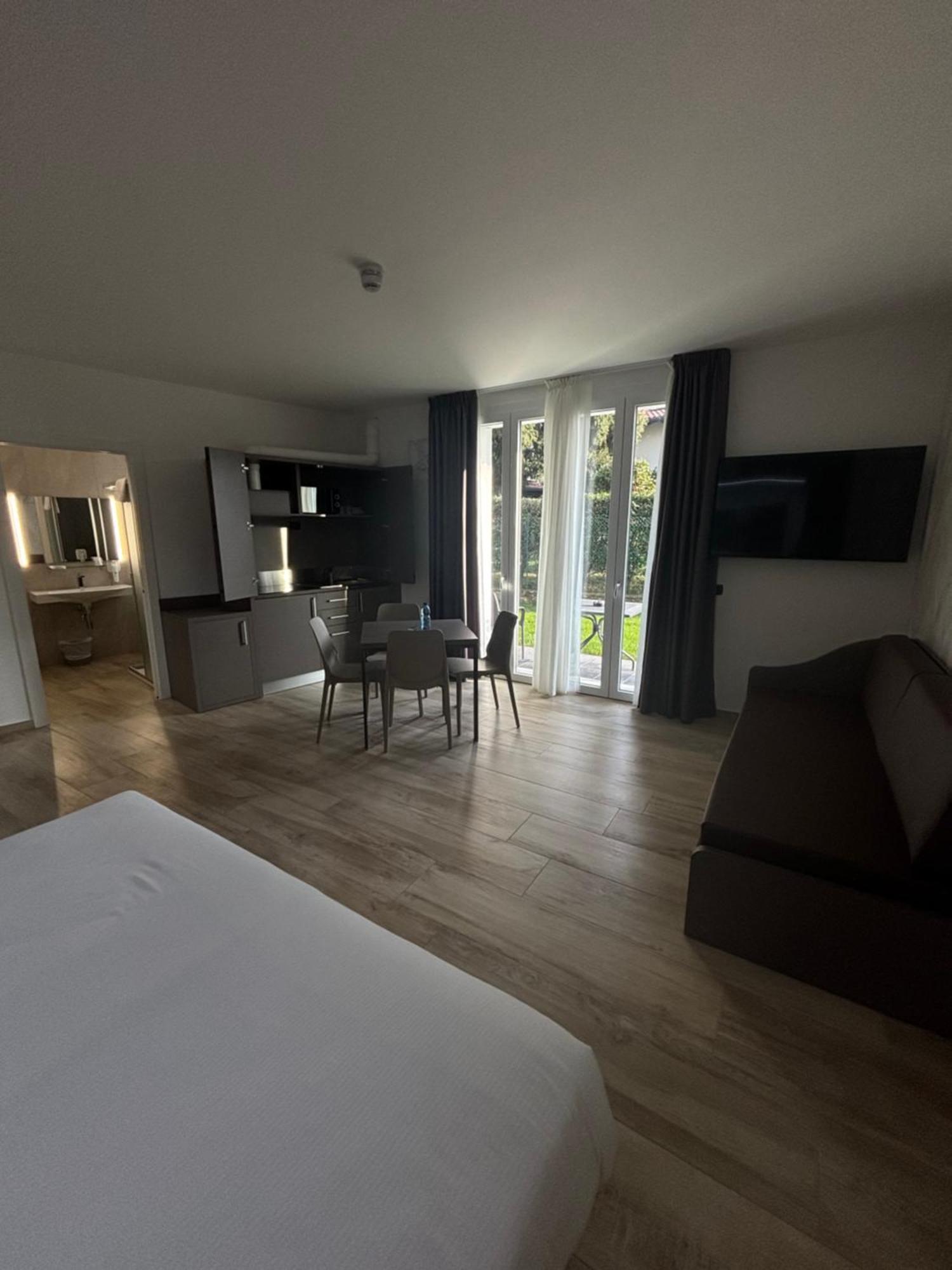 Bis Hotel Varese Eksteriør billede