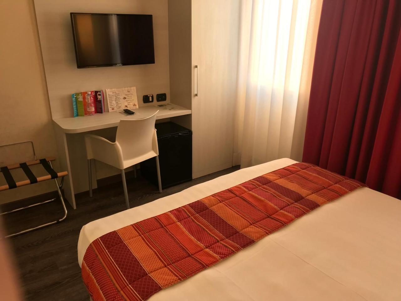 Bis Hotel Varese Eksteriør billede